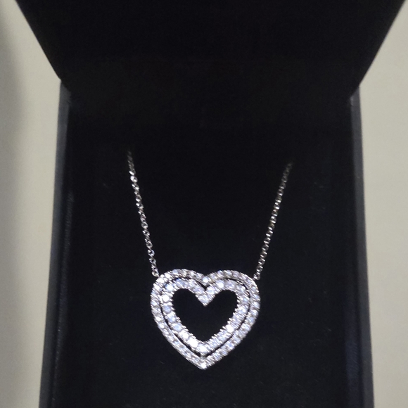 Crislu Jewelry - Dazzling Silver Heart Necklace 17 Inch